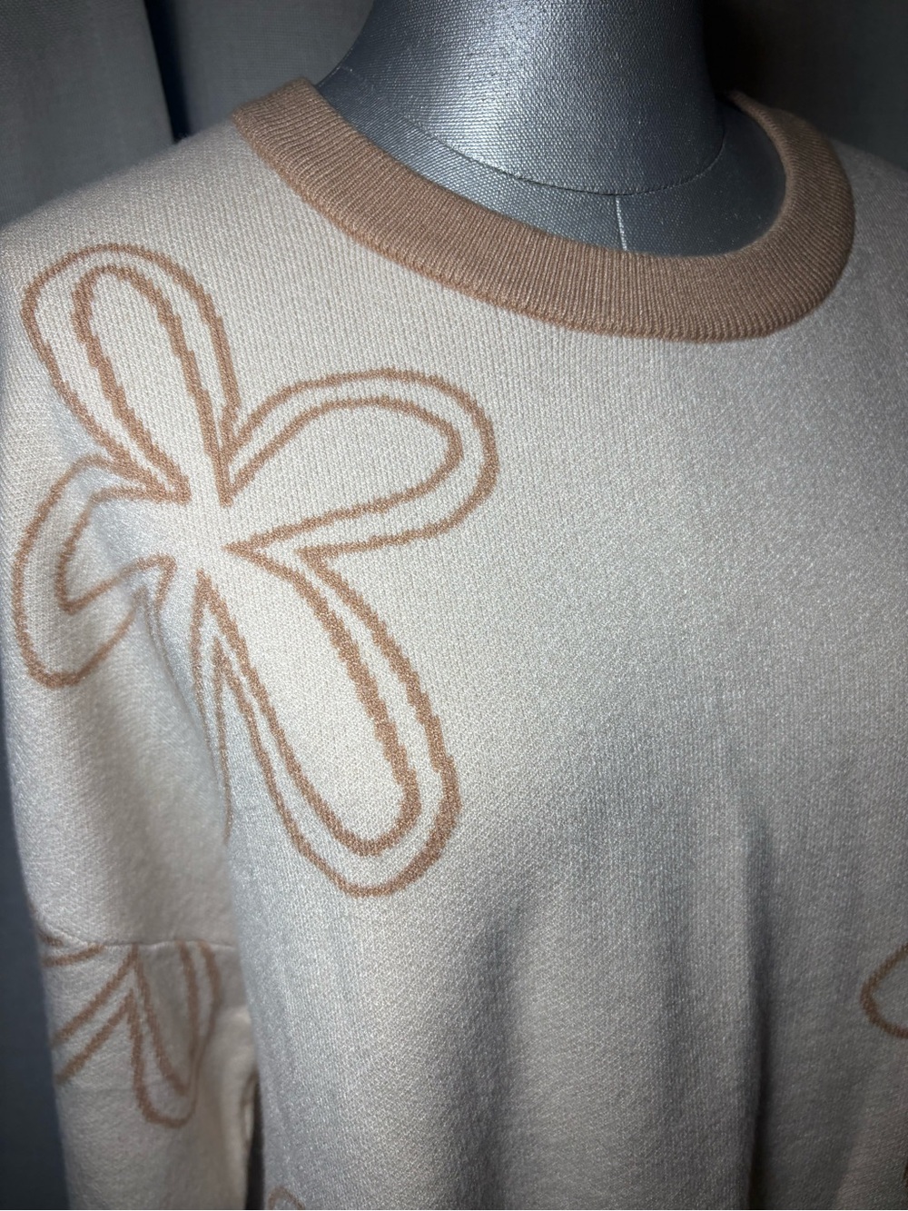 Floral Sweater Cream Beige Oversized Soft Knit Crewneck Casual Size Large NWT